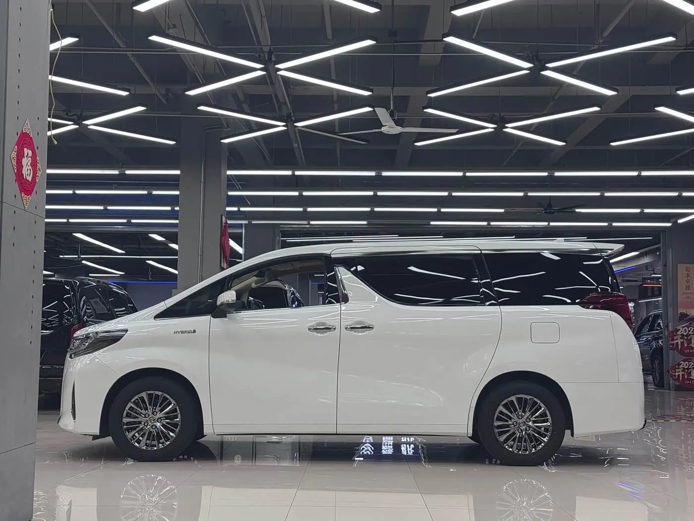 Toyota Alphard 2022 — Photo 11/11