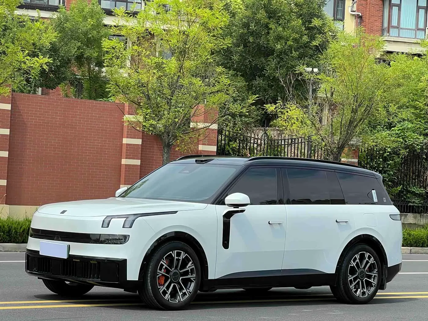 Lynk & Co 900 2025 — Photo 1/9