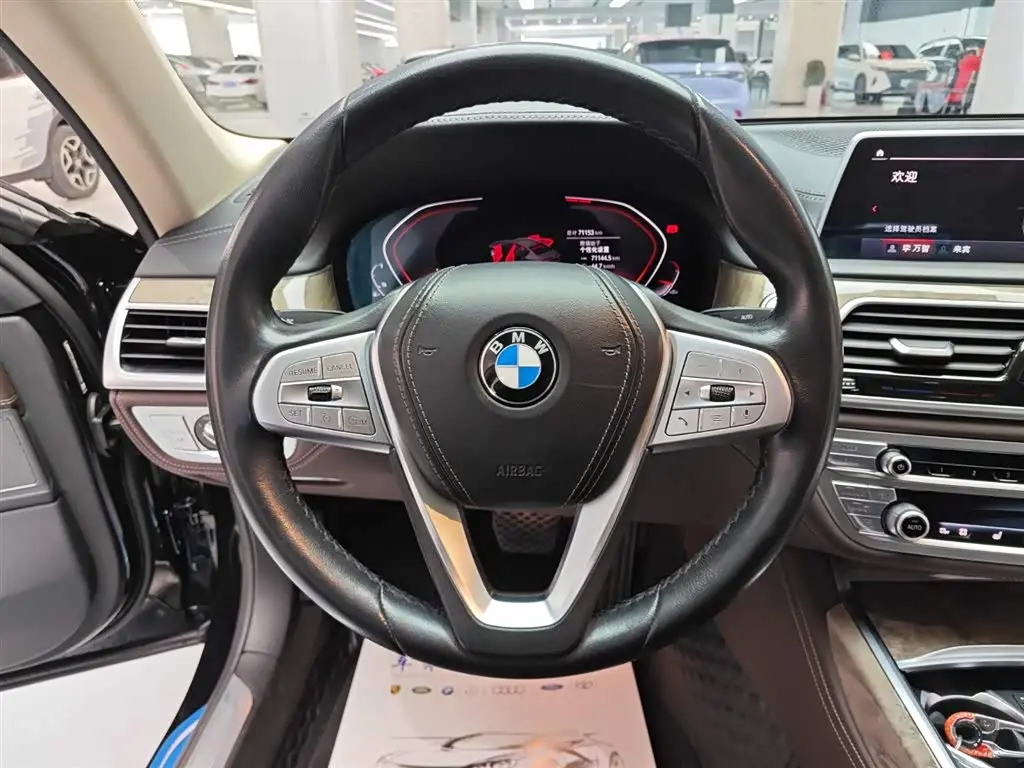 BMW 7 Series 2022 — Photo 9/14