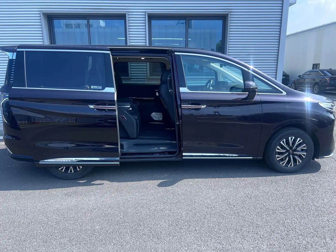 Hongqi HQ9 PHEV 2024 — ფოტო 8/11