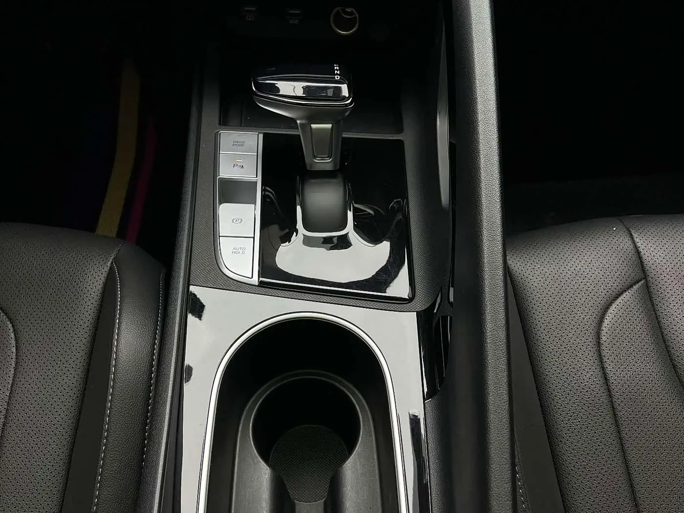 Hyundai Elantra 2023 — Photo 17/20