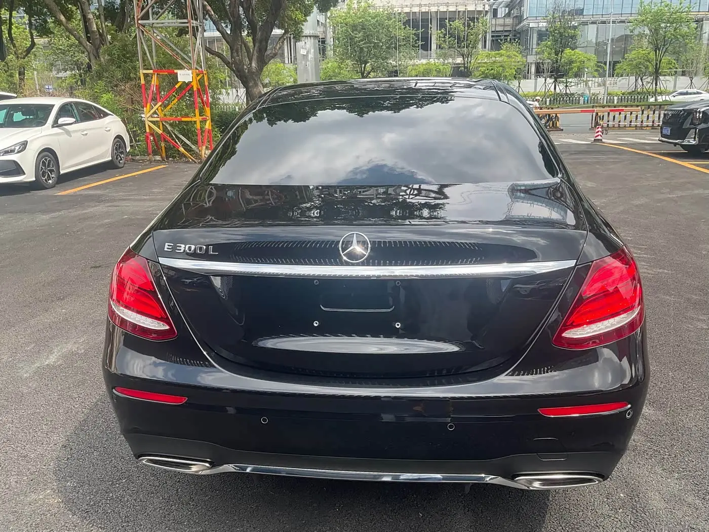 Mercedes-Benz E-Class 2019 — Photo 6/19