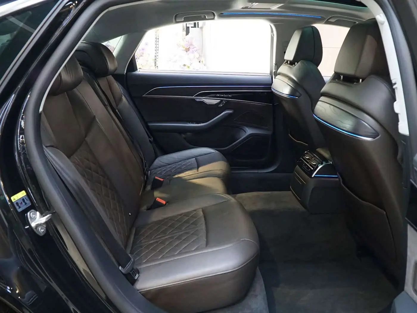 Audi A8 2022 — Photo 7/20