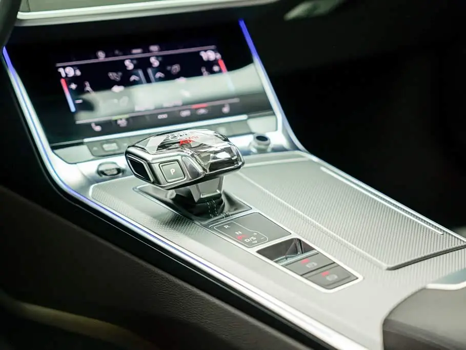 Audi A7L 2024 — Photo 12/20