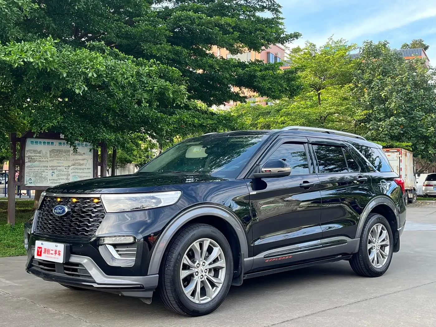 Ford Explorer 2022 — Photo 1/13
