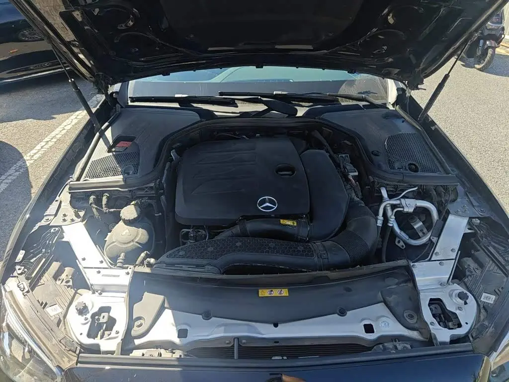Mercedes-Benz E-Class 2021 — Photo 11/20