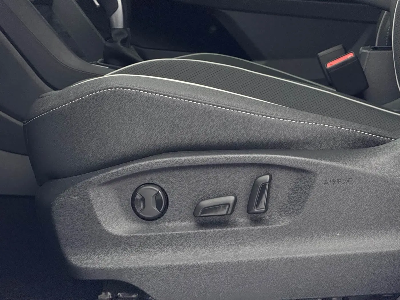 Volkswagen Tiguan L 2023 — Photo 20/20