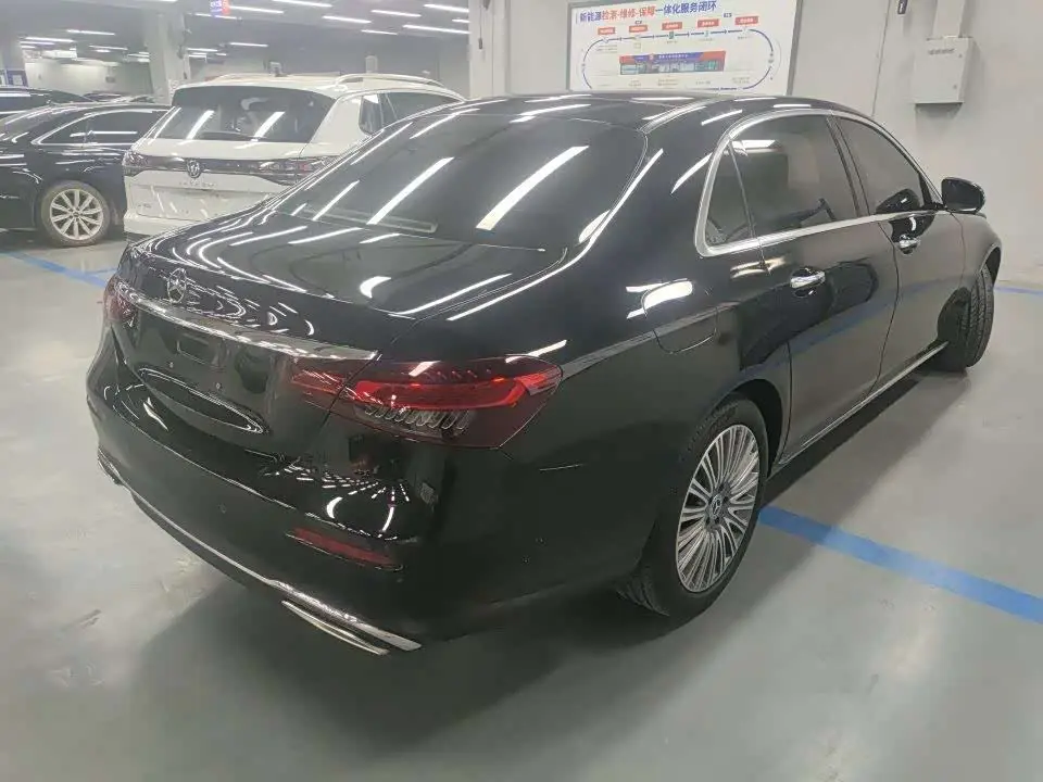 Mercedes-Benz E-Class 2022 — Photo 3/9