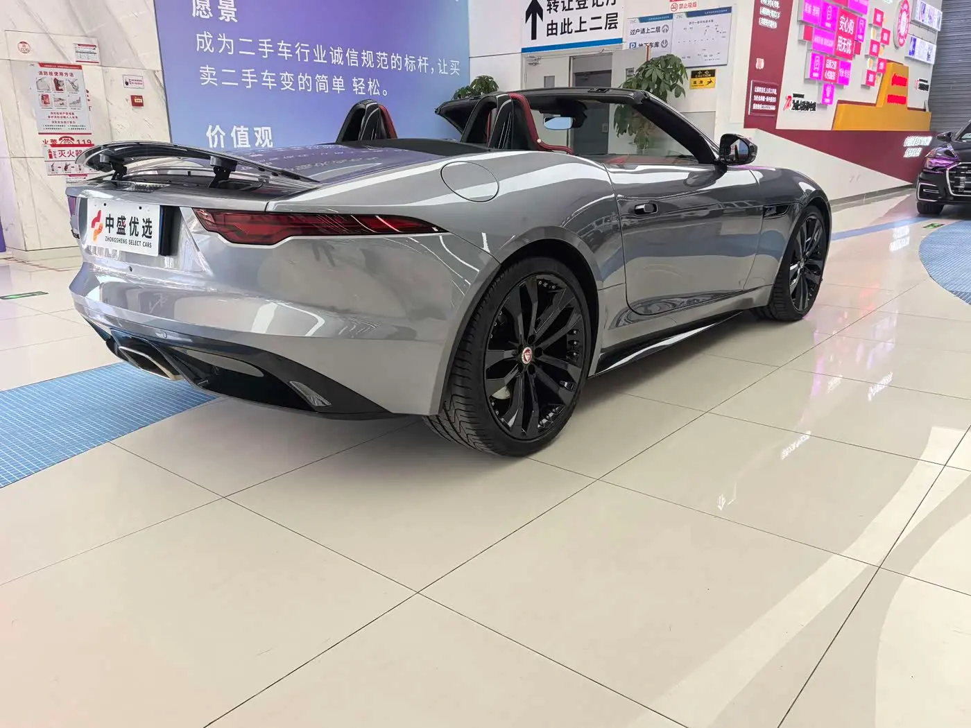 Jaguar F-TYPE 2023 — Фото 5/16