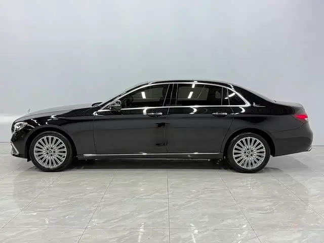 Mercedes-Benz E-Class 2023 — Фото 2/12