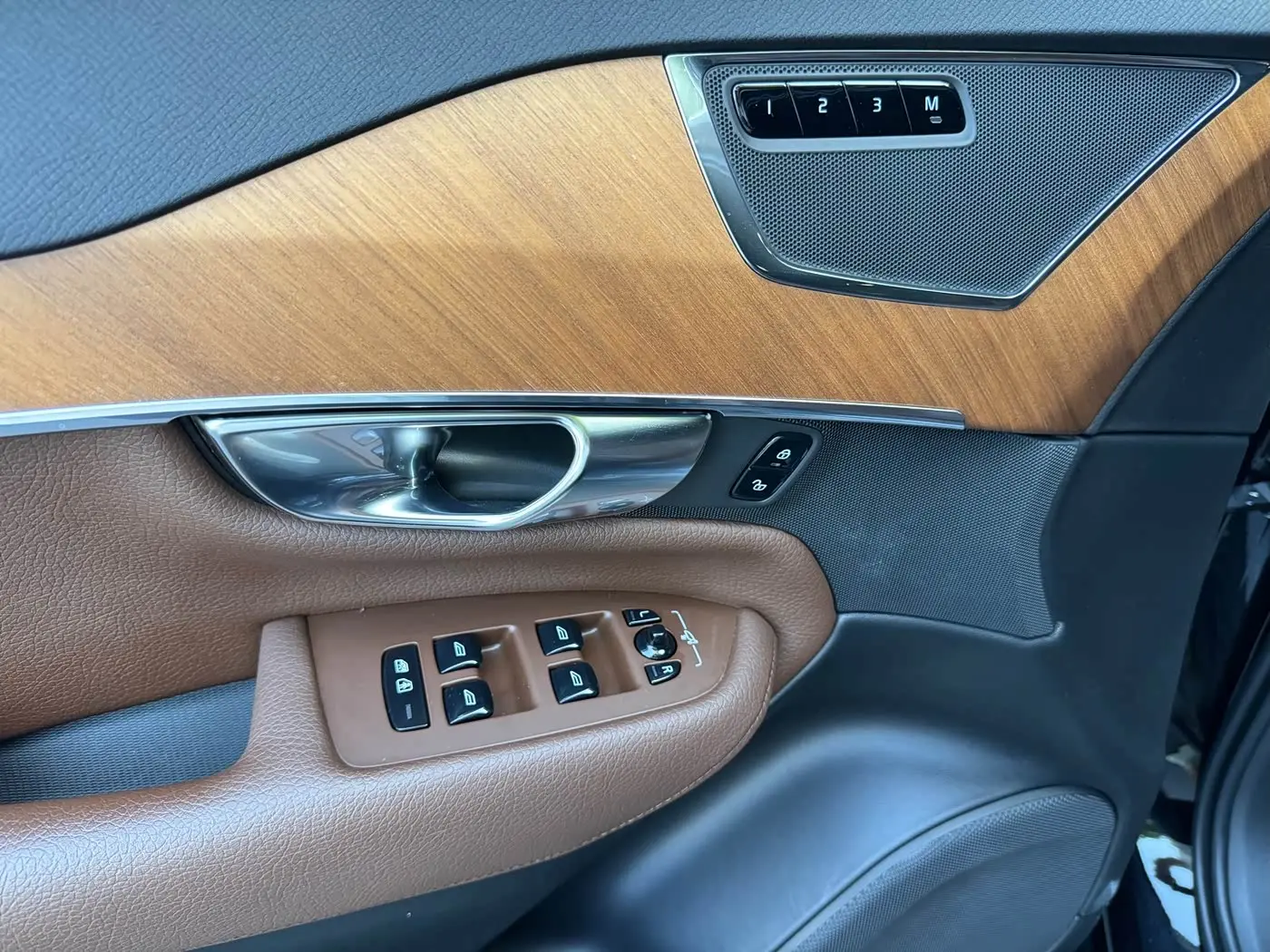 Volvo XC90 2021 — Фото 8/15