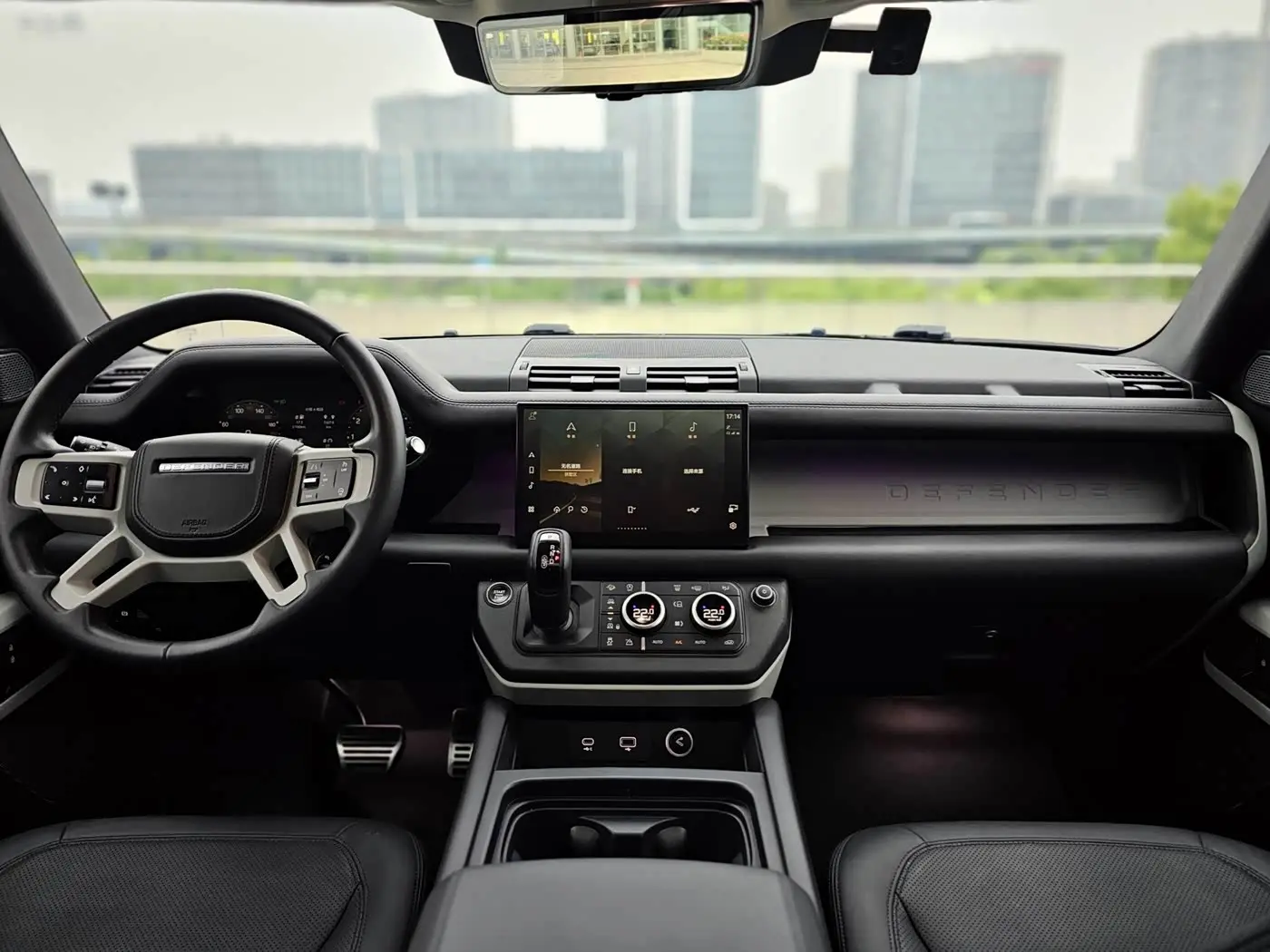 Land Rover Defender 2023 — Photo 7/14