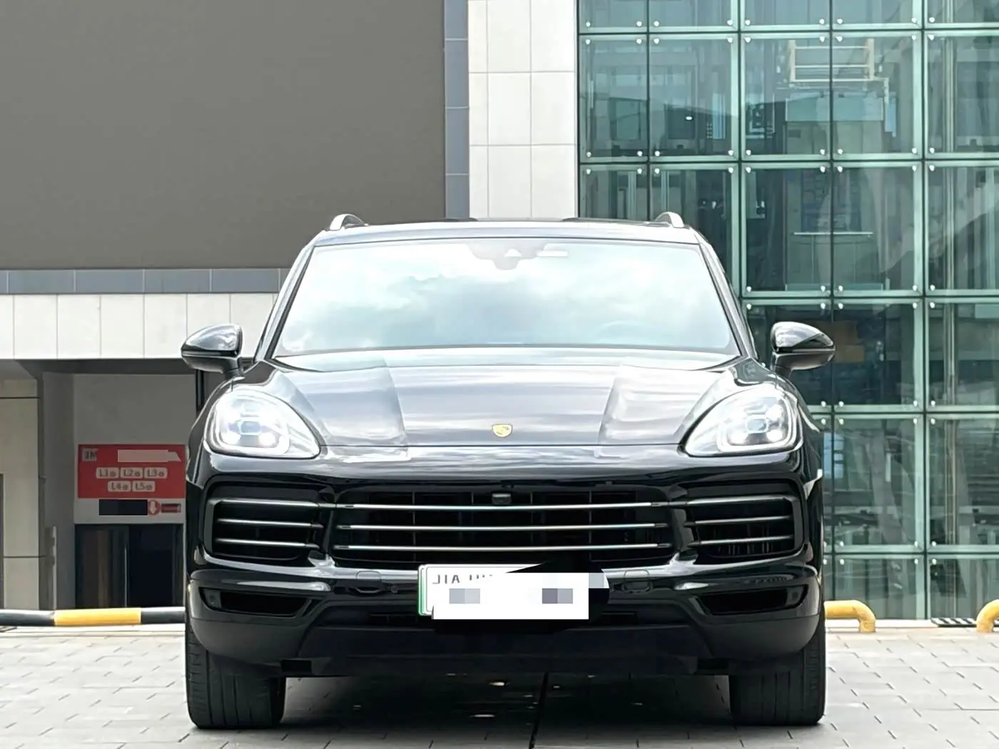 Porsche Cayenne New Energy 2021 — Photo 2/14
