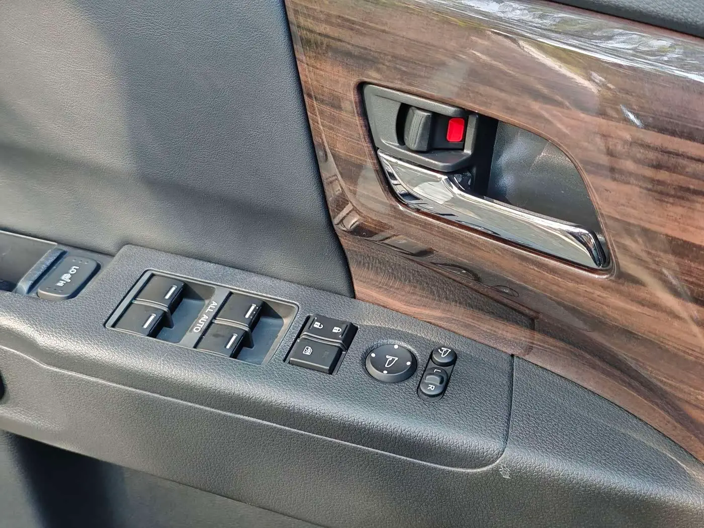 Honda Elysion 2018 — Şəkil 11/17