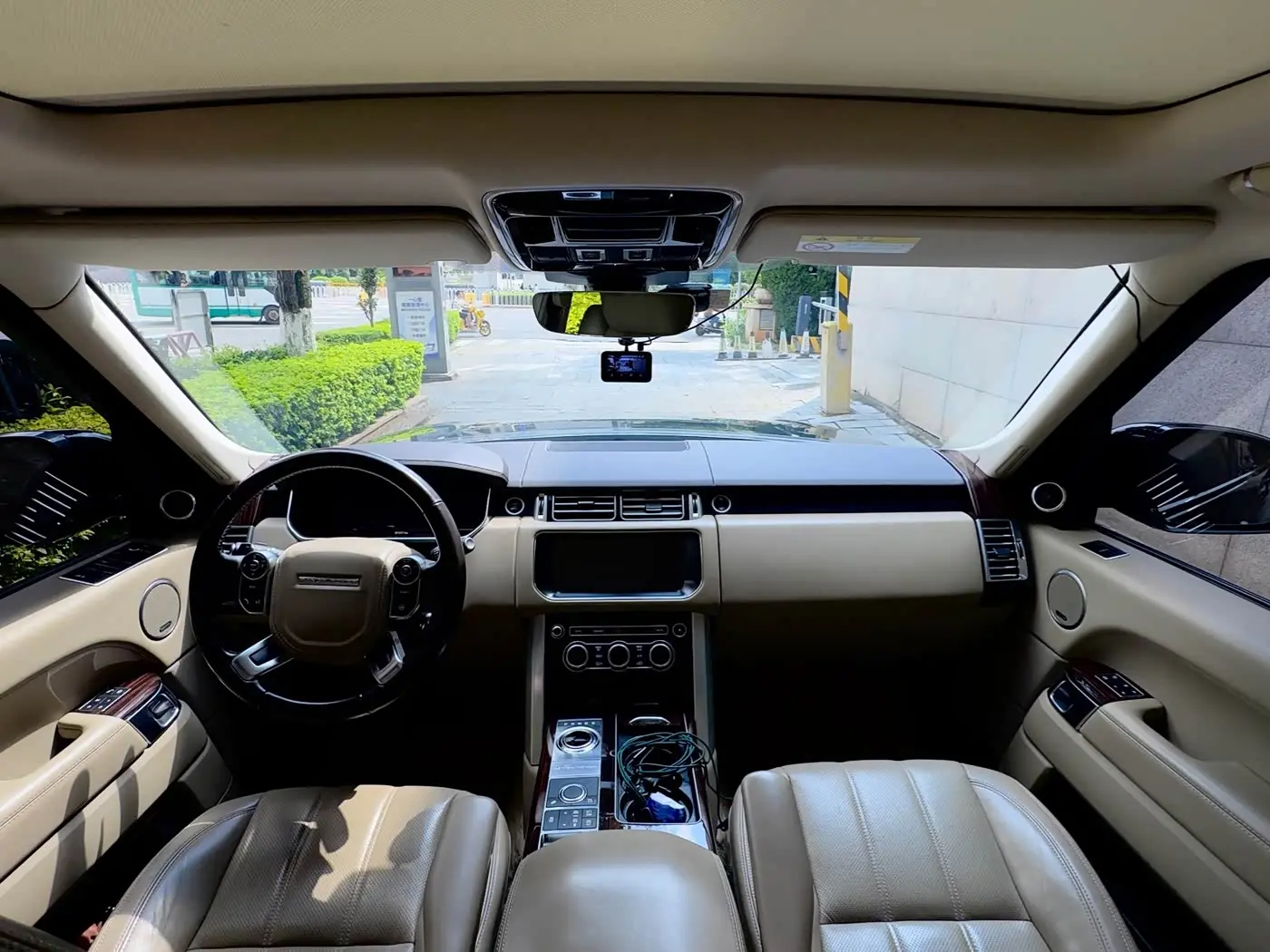 Land Rover Range Rover 2017 — Photo 8/20