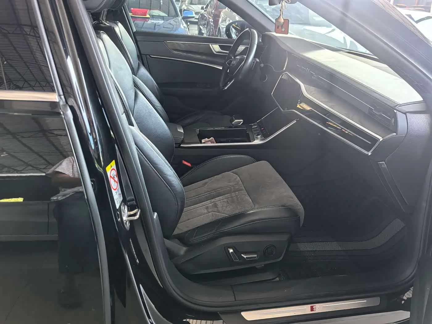 Audi A6L 2024 — Photo 4/17