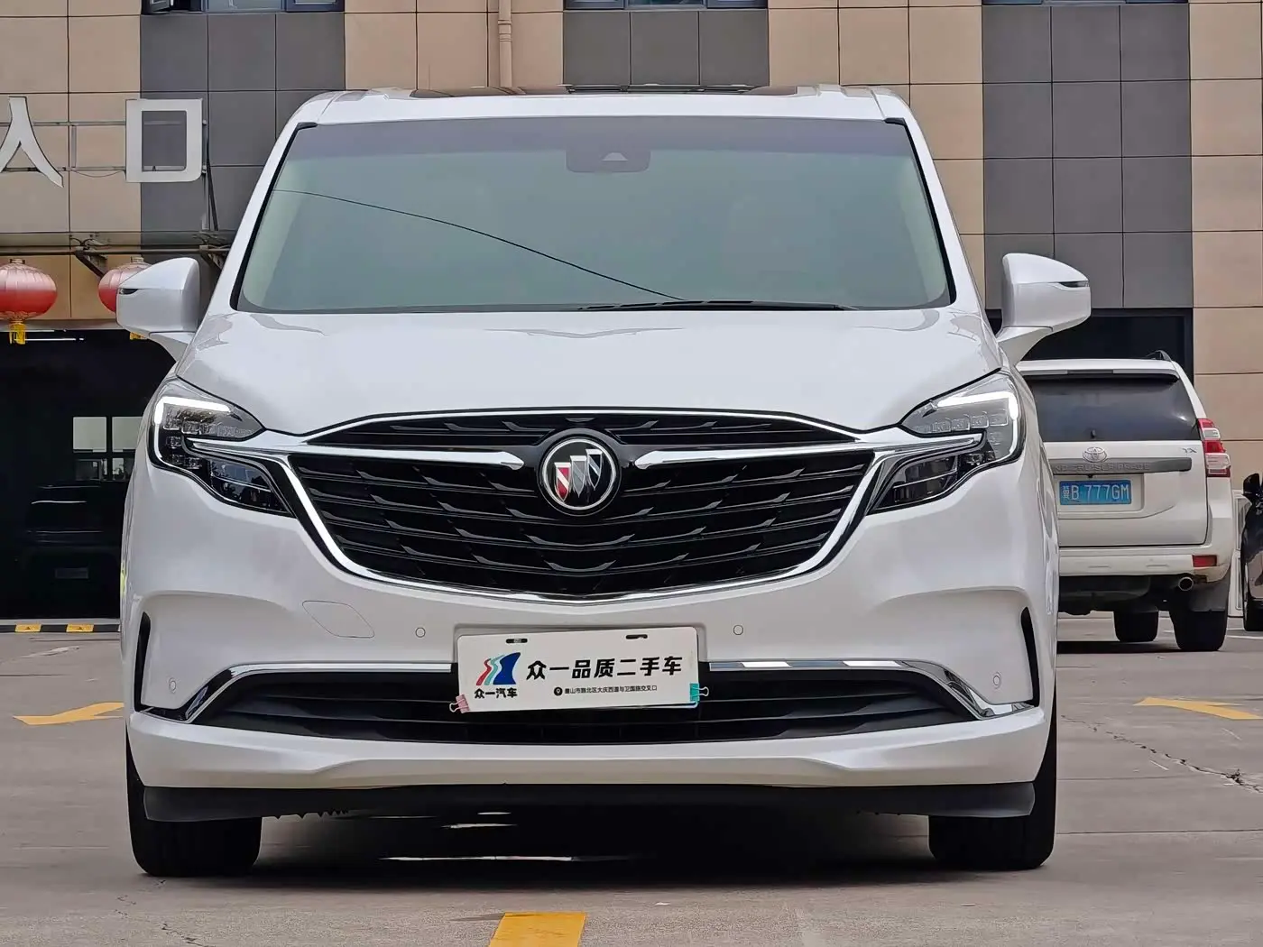 Buick GL8 2022 — Photo 2/18