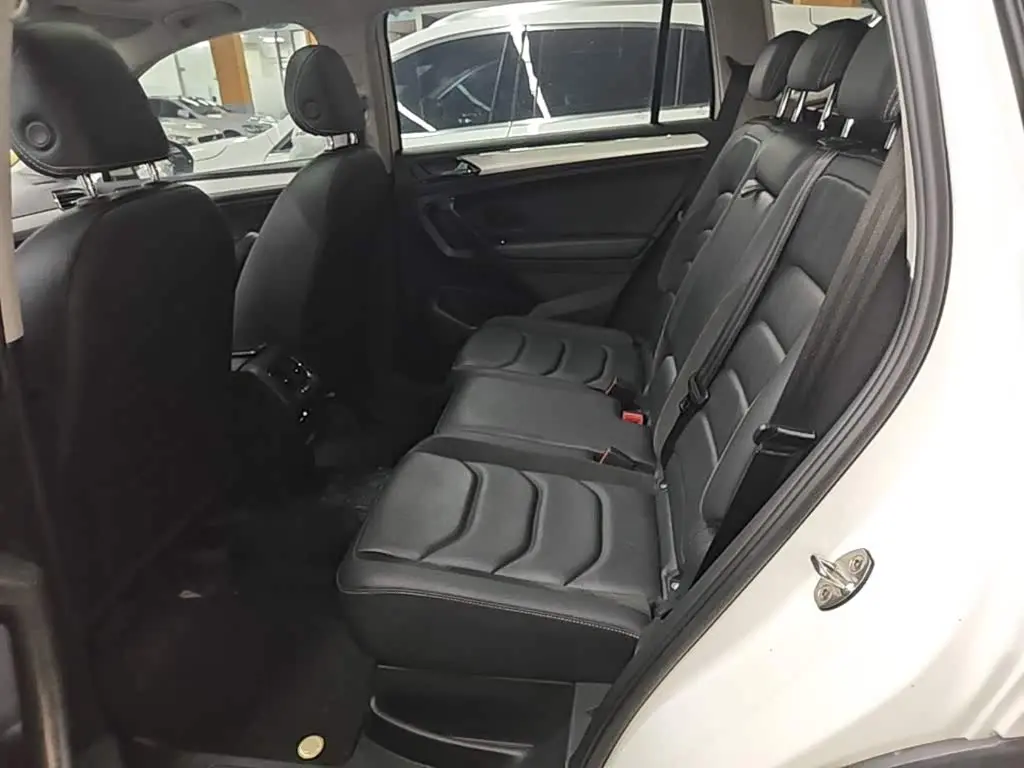 Volkswagen Tiguan L 2020 — Фото 17/20