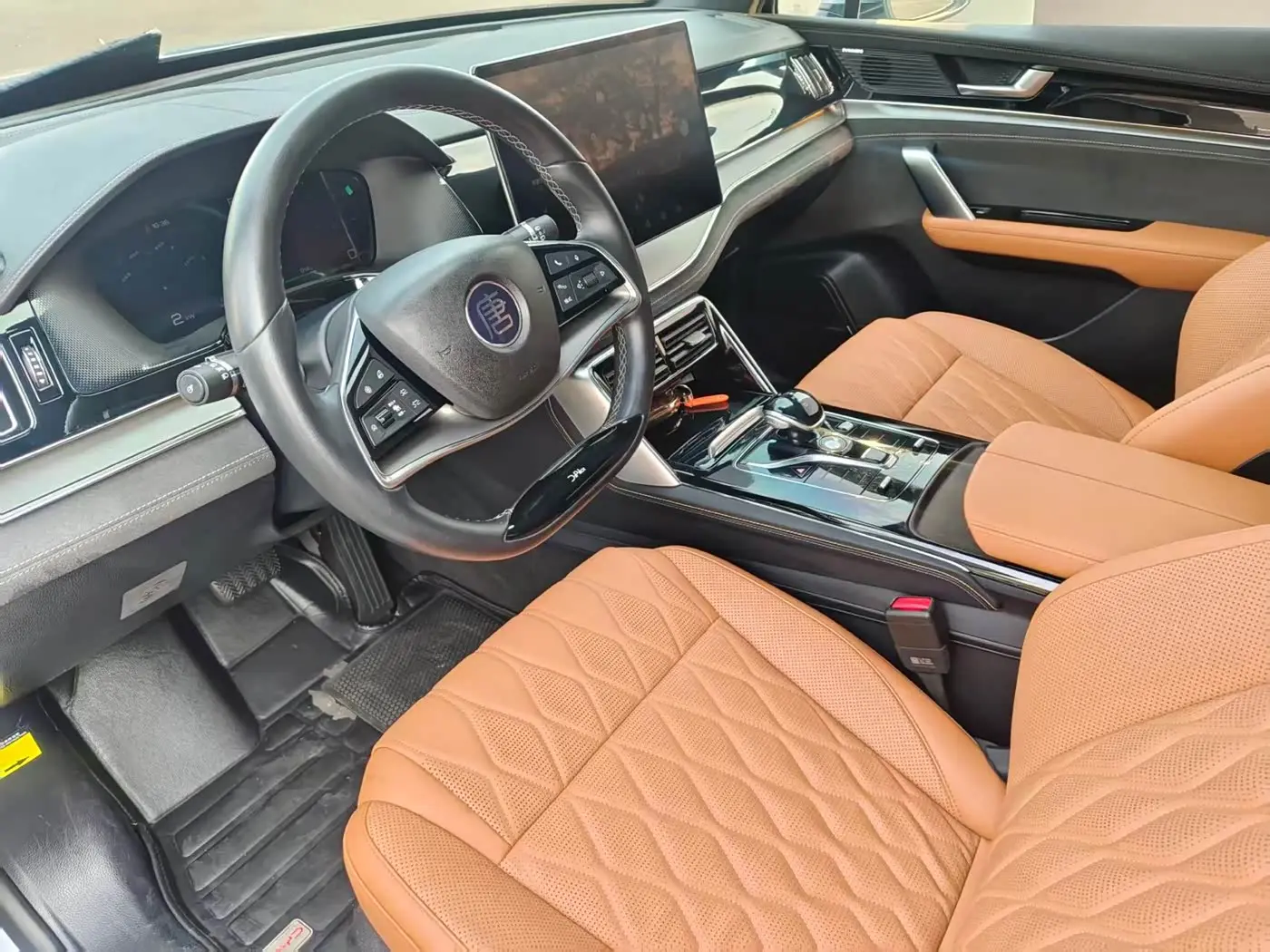 BYD Tang New Energy 2023 — Photo 10/14