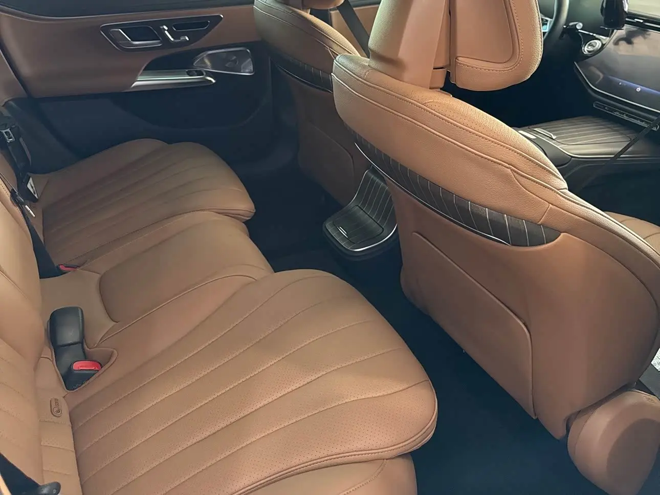 Mercedes-Benz E-Class 2024 — Photo 11/12