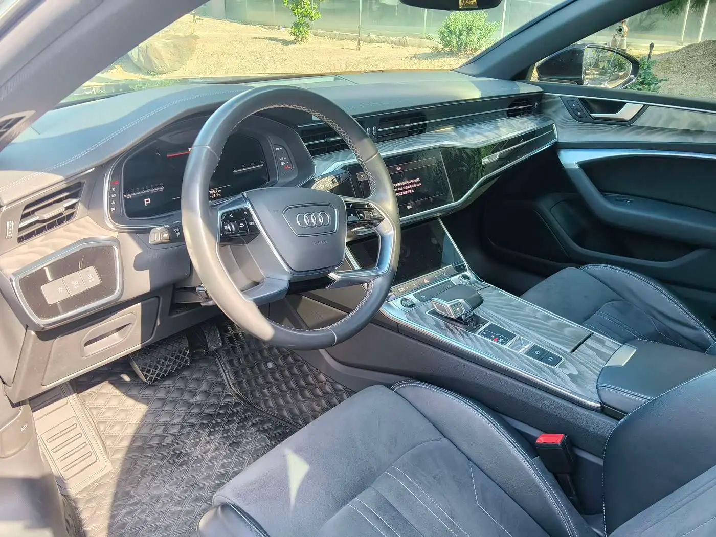 Audi A7L 2023 — Фото 5/18