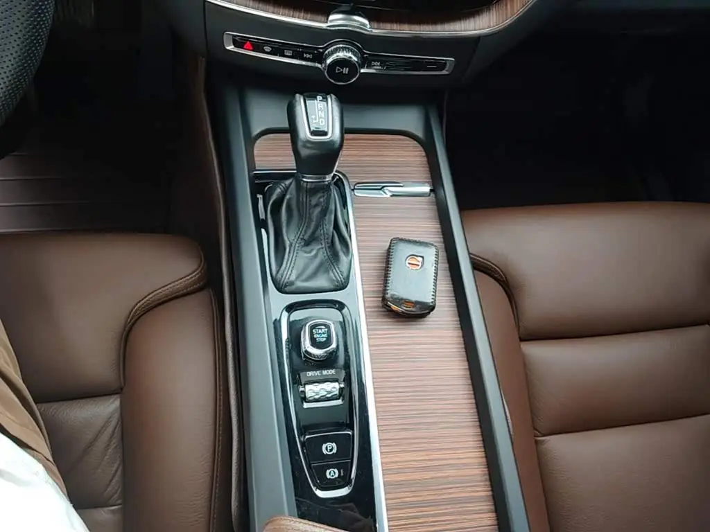 Volvo XC60 2020 — Фото 14/20