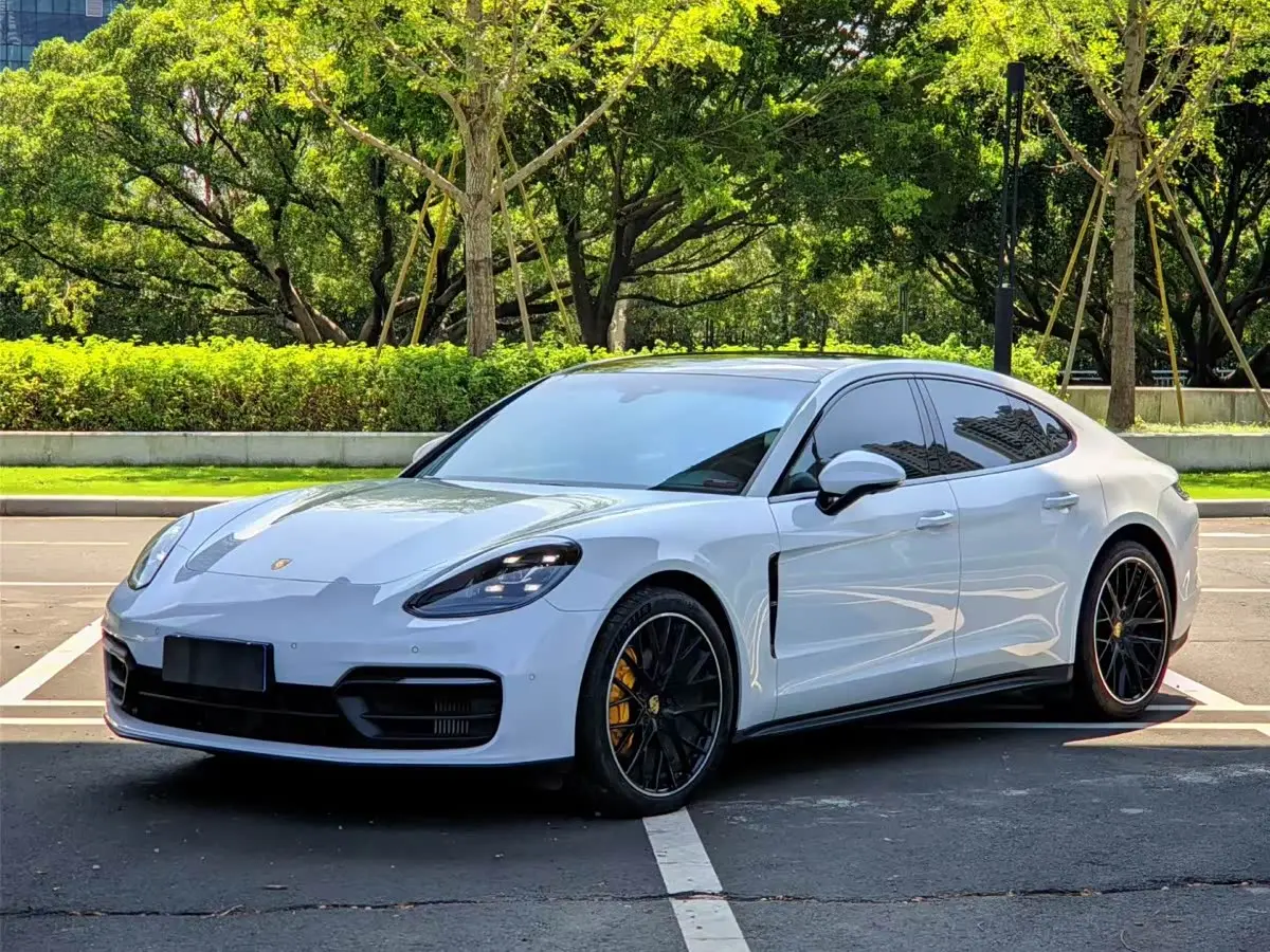 Porsche Panamera 2021 — Photo 1/18