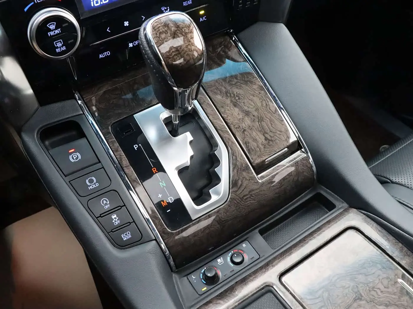 Toyota Alphard 2019 — Фото 13/14