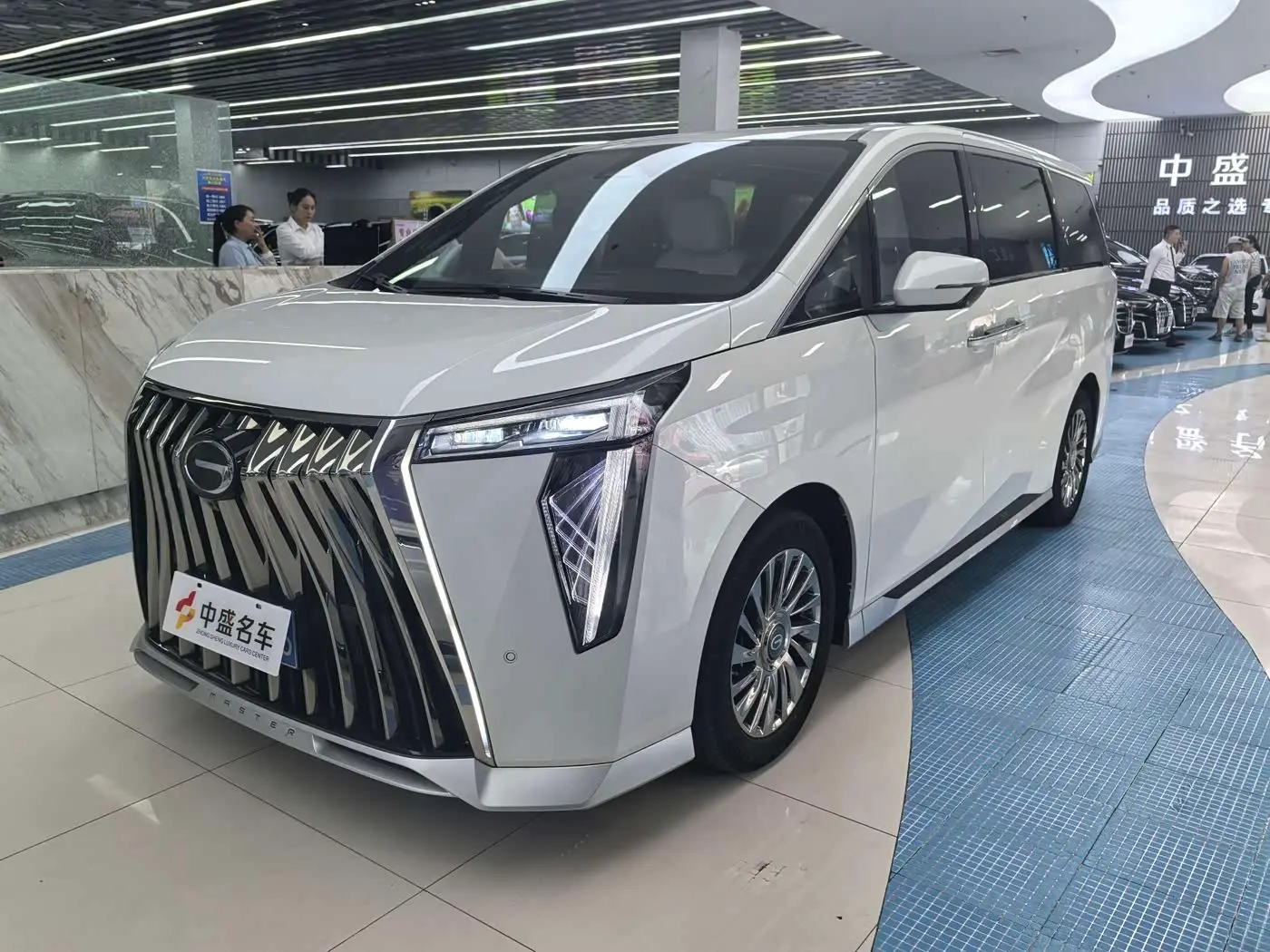 GAC Trumpchi Trumpchi M8 2023 — Photo 1/20