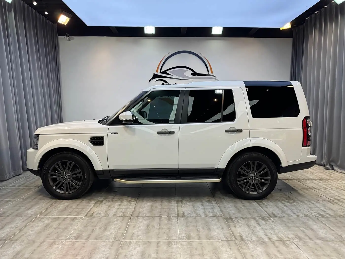 Land Rover Discovery 2016 — Photo 4/18