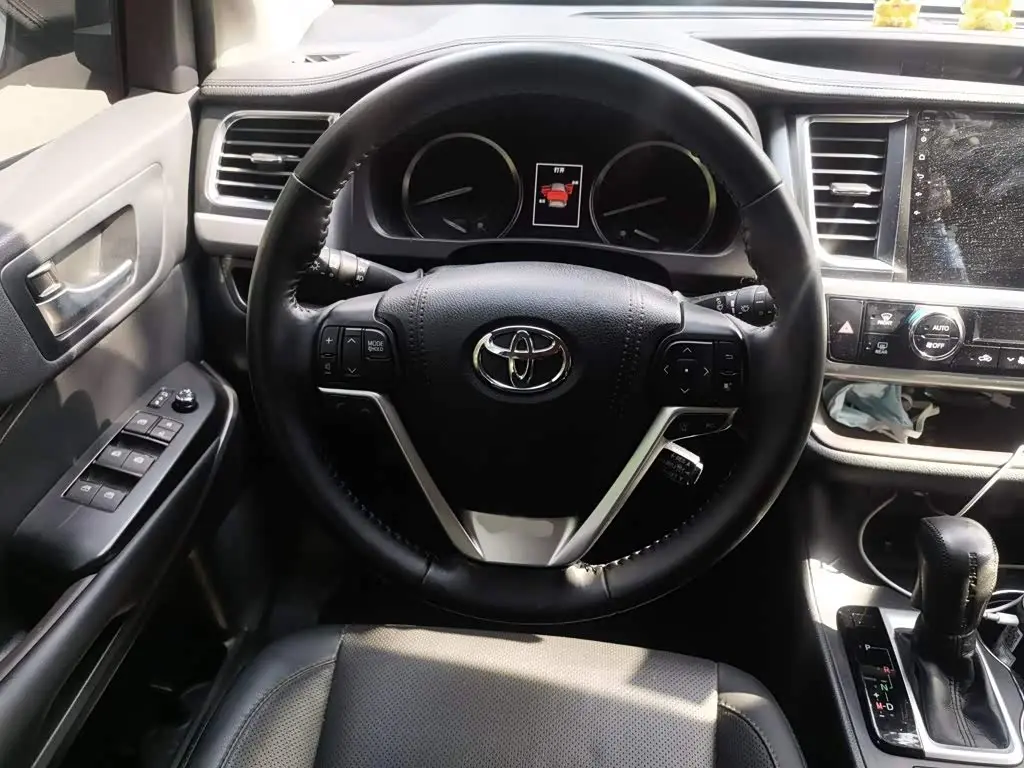 Toyota Highlander 2020 — Фото 3/20