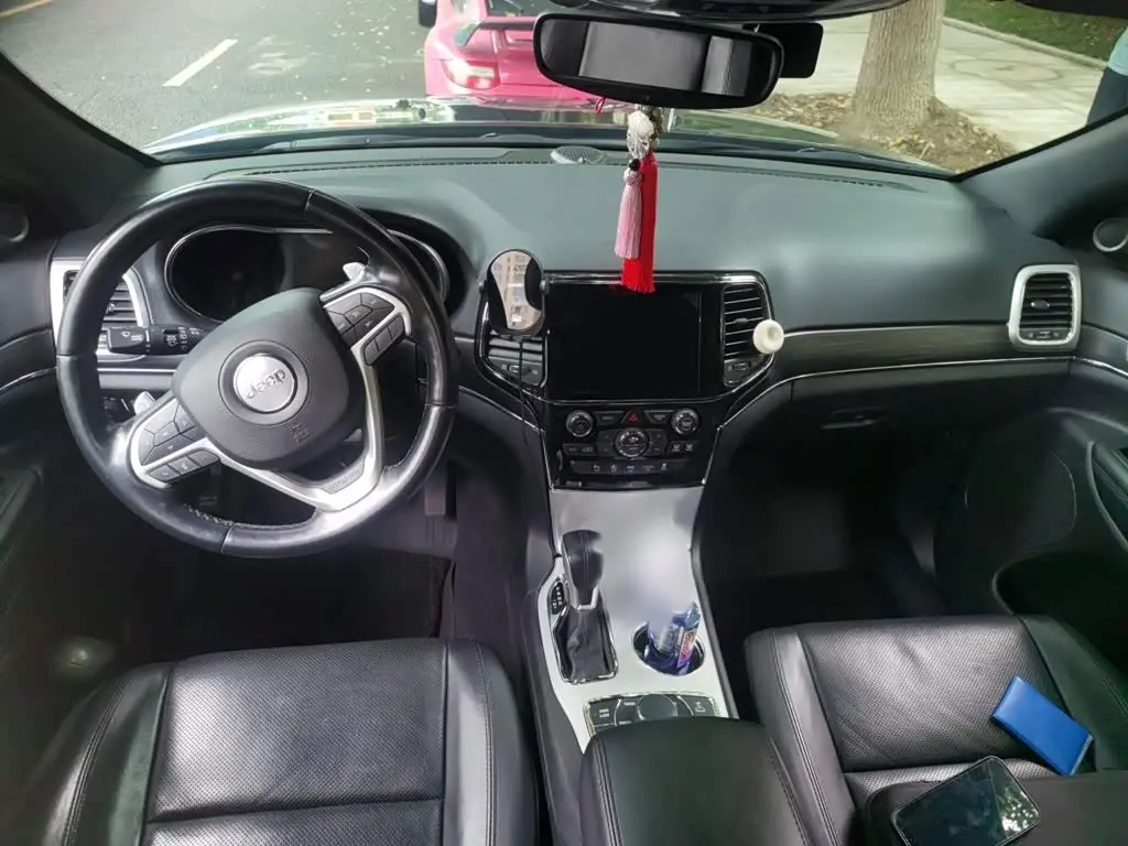Jeep Grand Cherokee 2022 — Photo 13/20