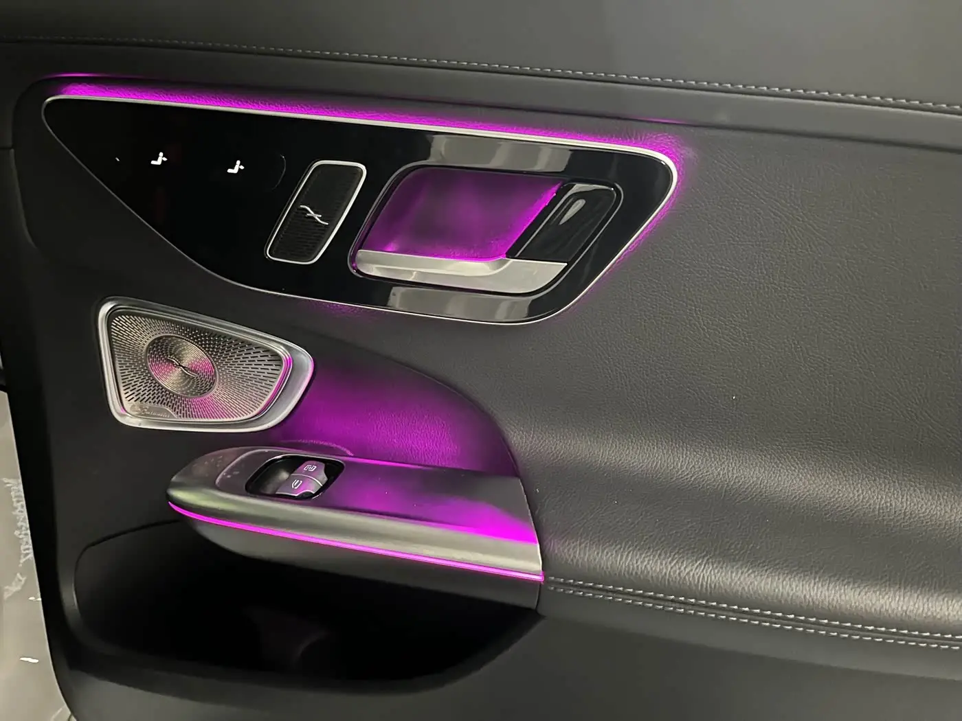 Mercedes-Benz C-Class 2024 — Photo 18/19