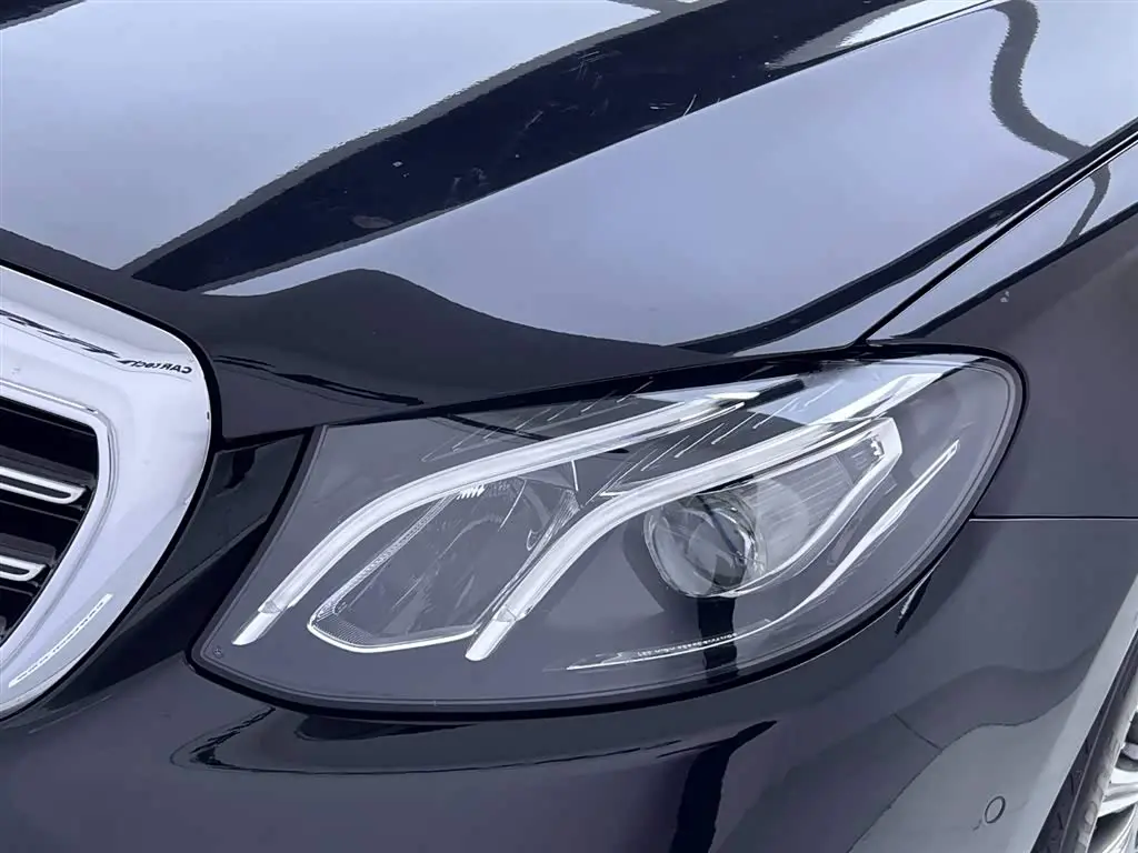 Mercedes-Benz E-Class 2020 — Photo 12/20