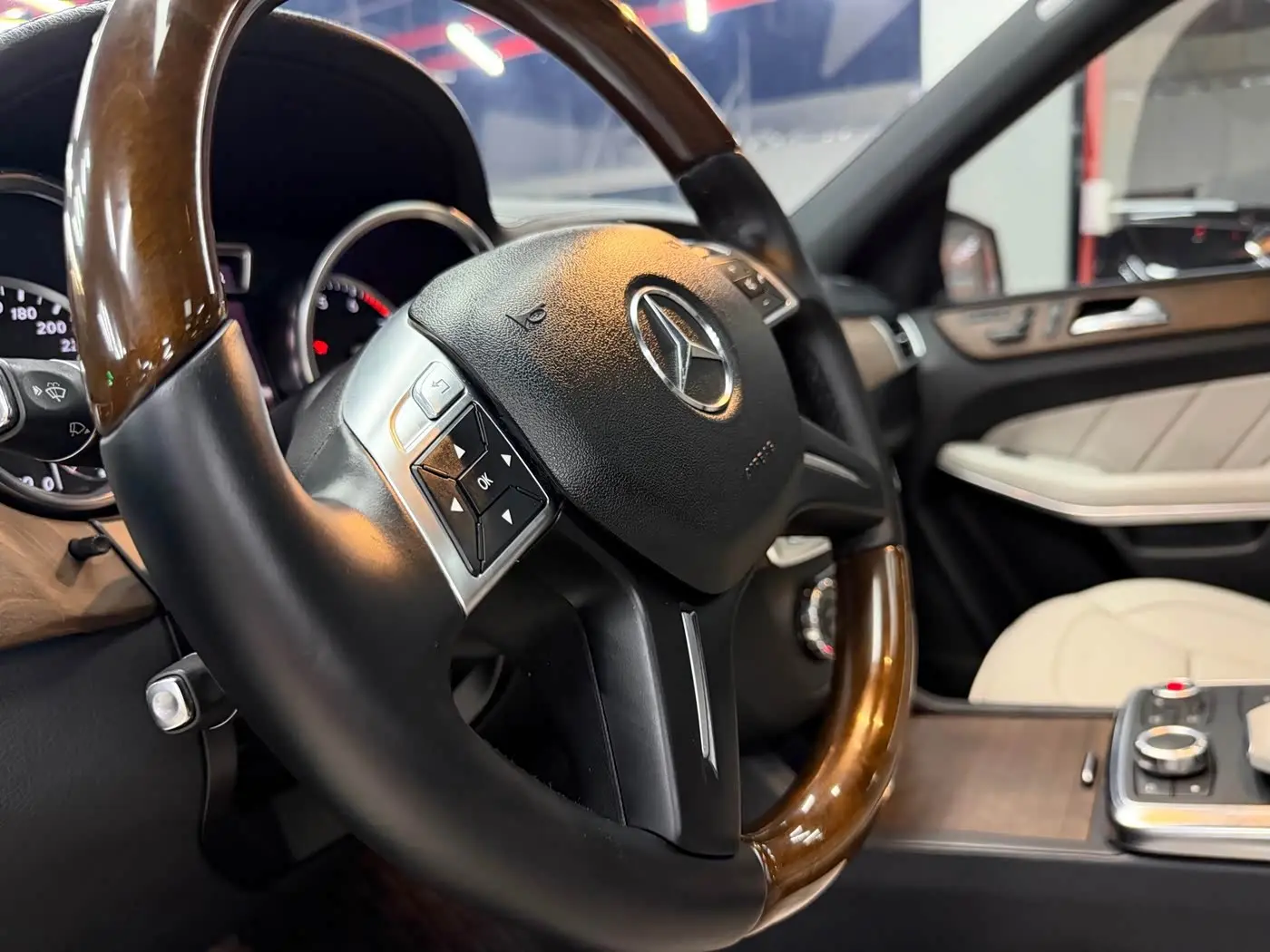Mercedes-Benz GL-Class 2013 — Photo 10/20