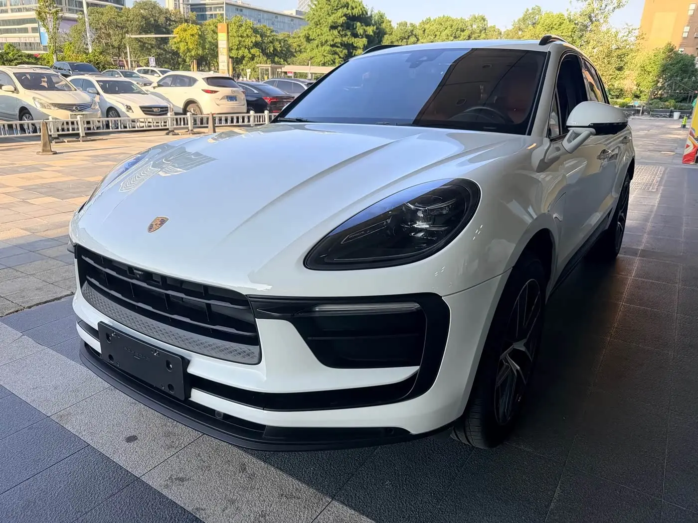 Porsche Macan 2024 — Фото 1/17