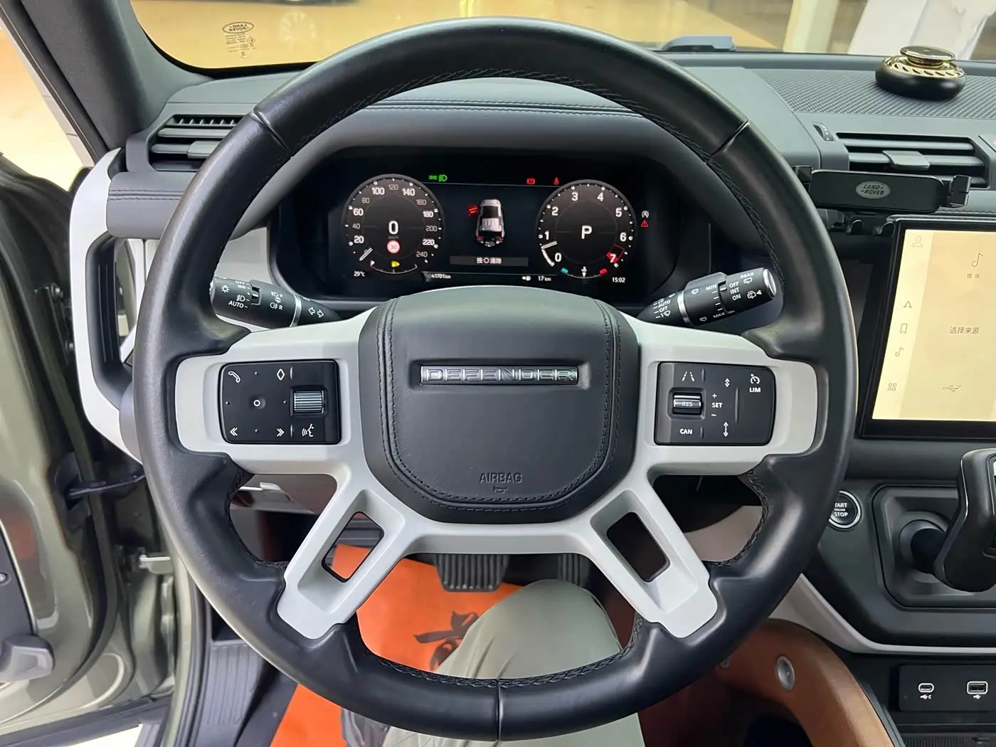 Land Rover Defender 2023 — Photo 14/20