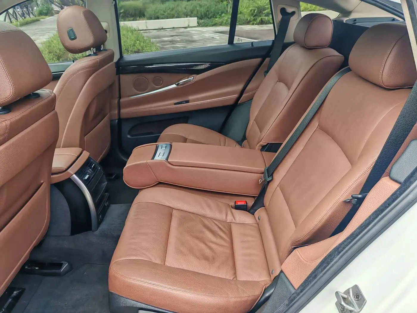 BMW 5 Series GT 2015 — Фото 12/19