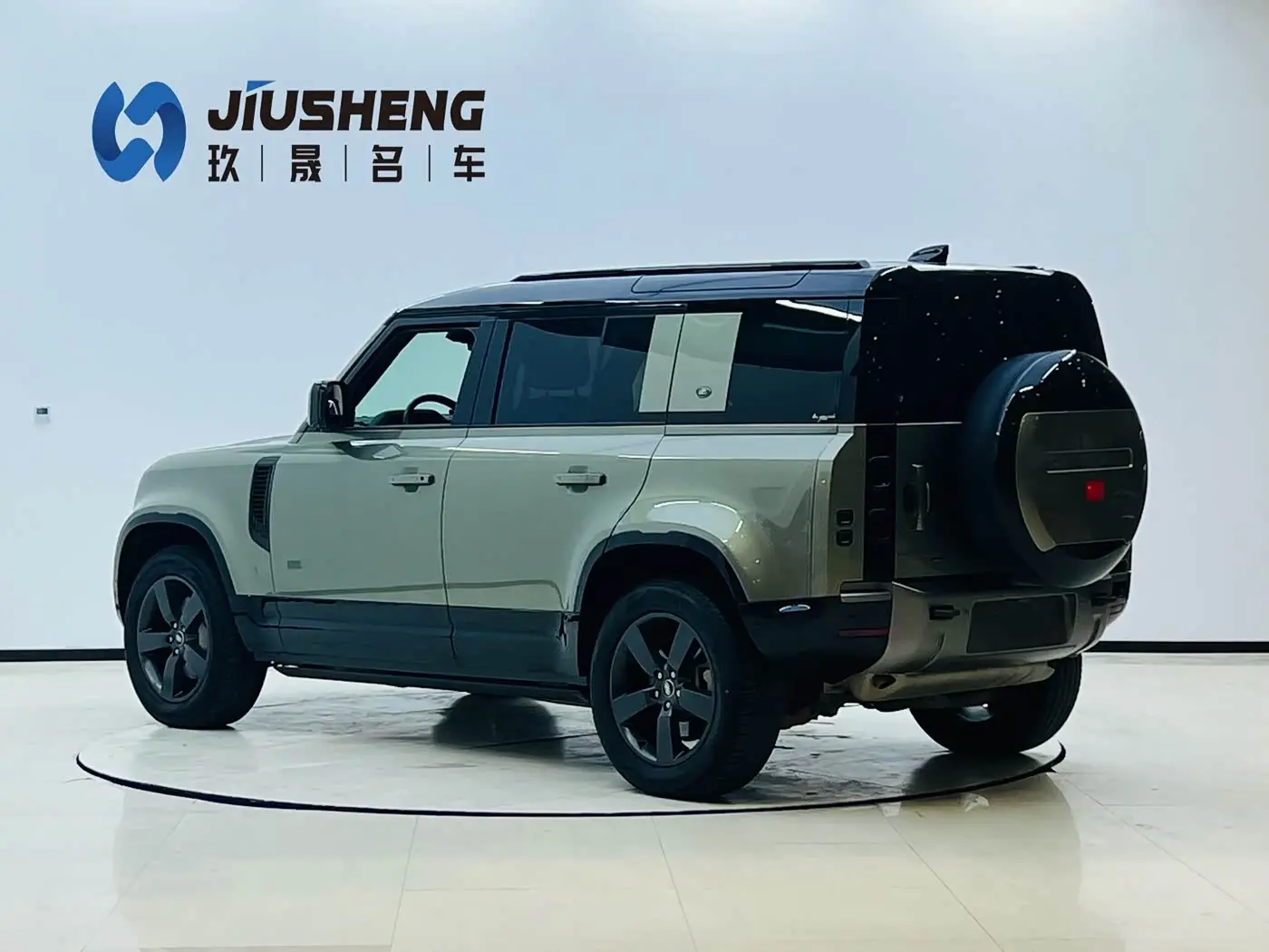 Land Rover Defender 2023 — Photo 4/20