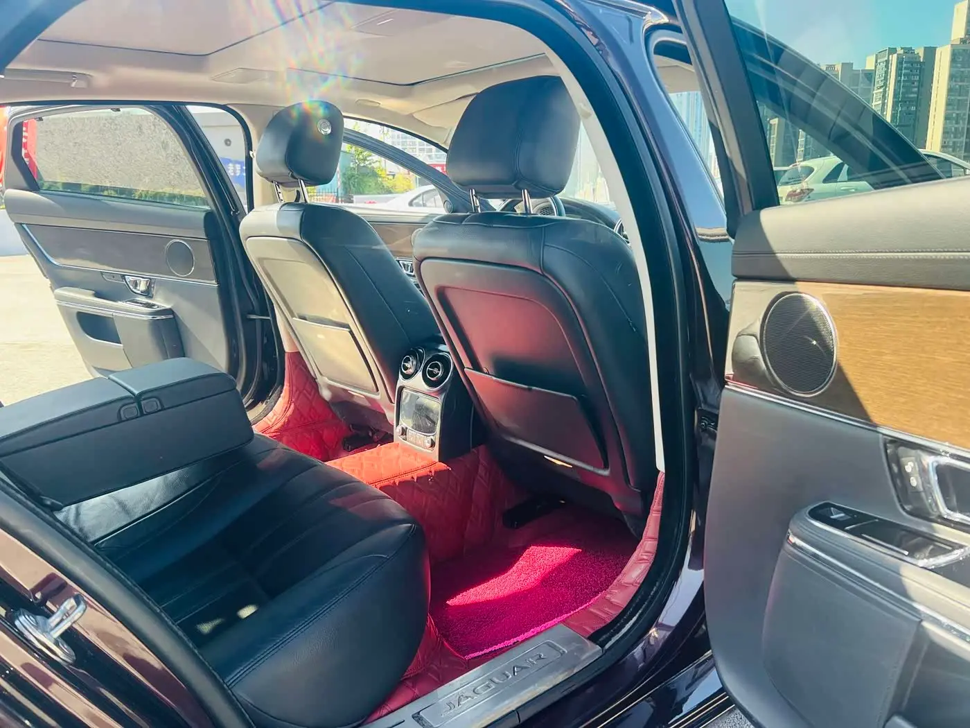 Jaguar XJ 2018 — Şəkil 8/16