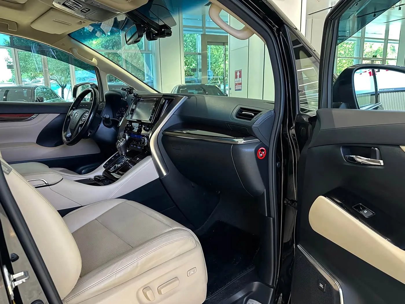 Toyota Alphard 2016 — Фото 13/16
