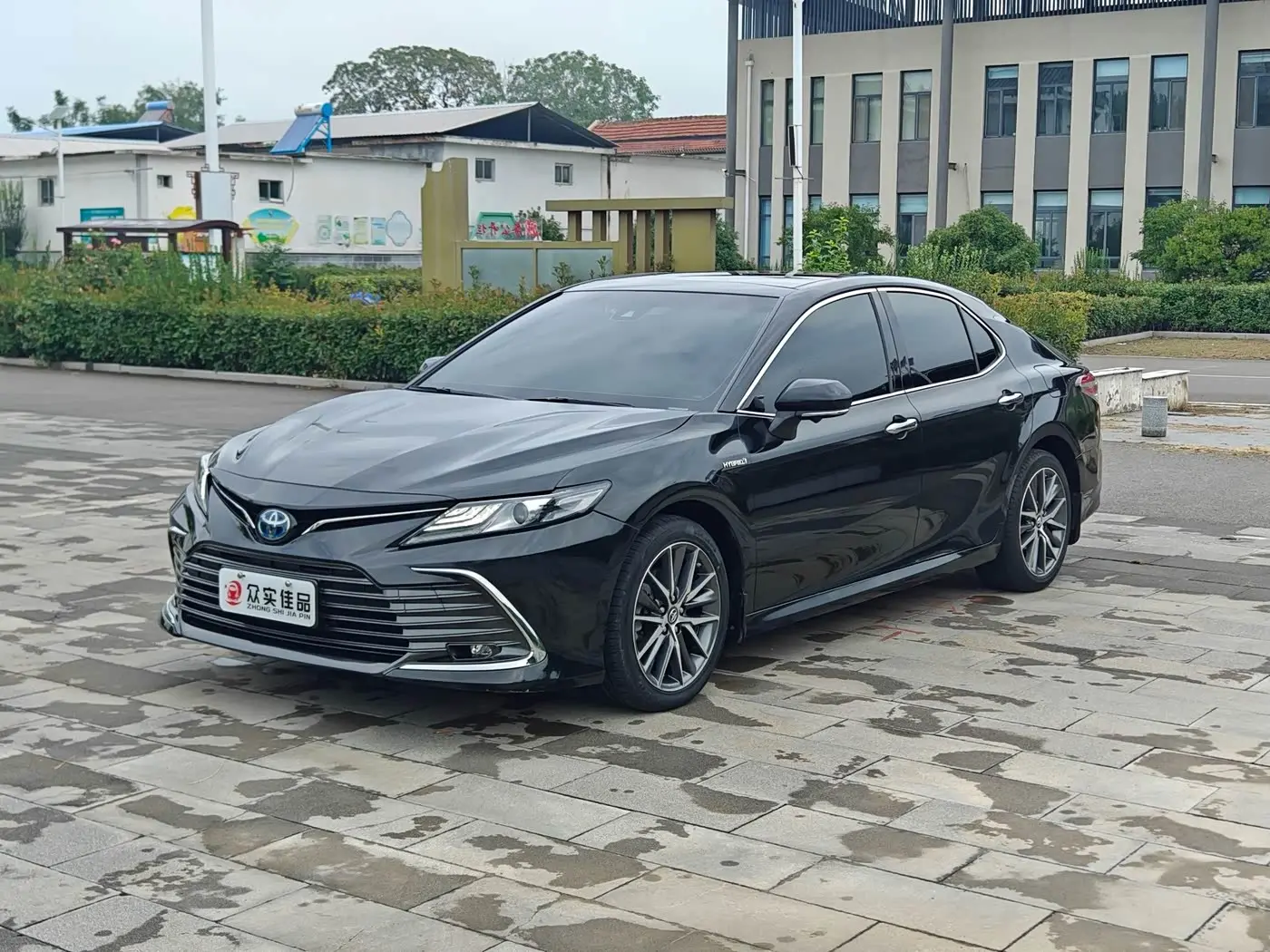 Toyota Camry 2021 — ფოტო 1/20