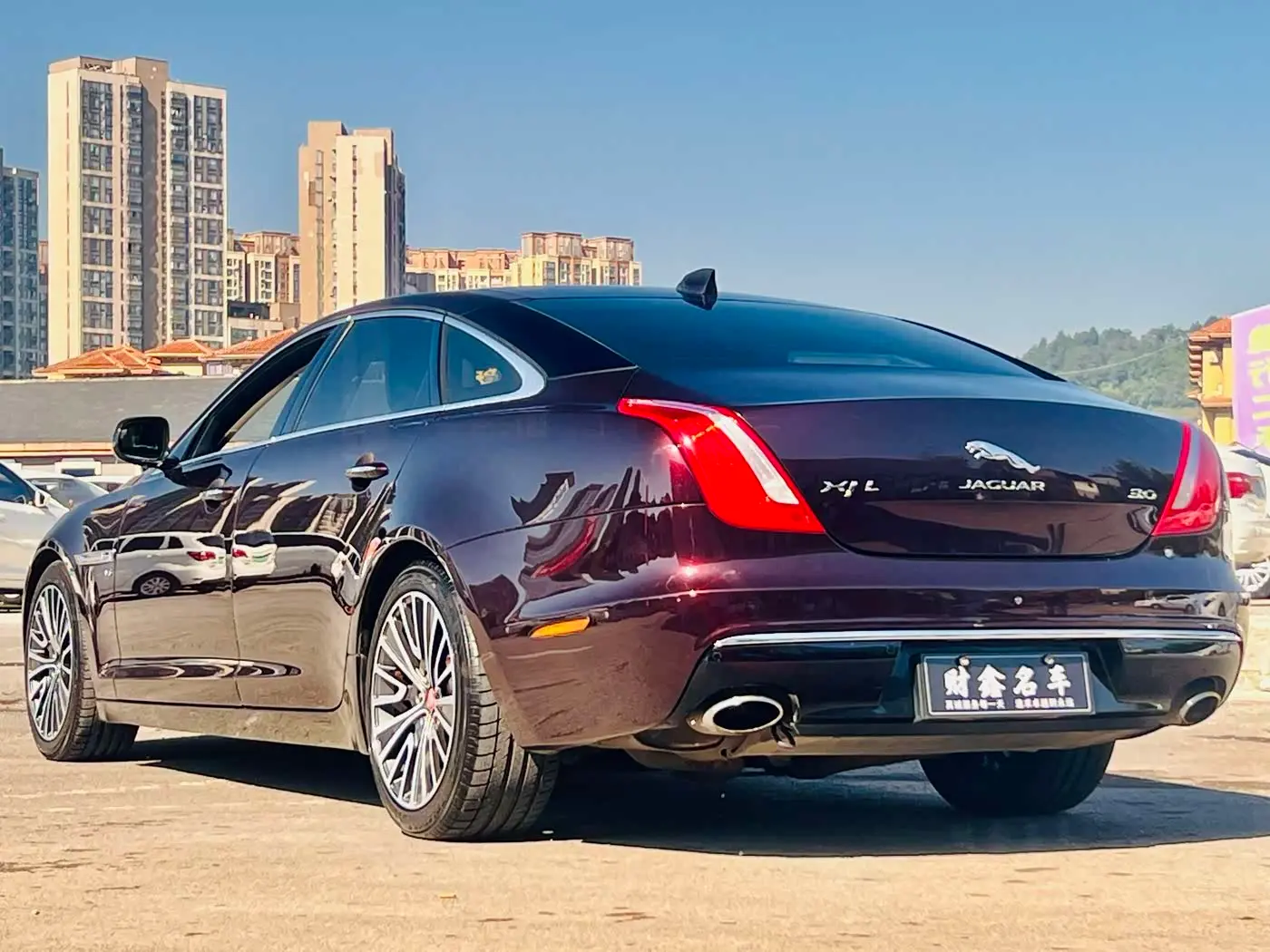 Jaguar XJ 2018 — Şəkil 11/16