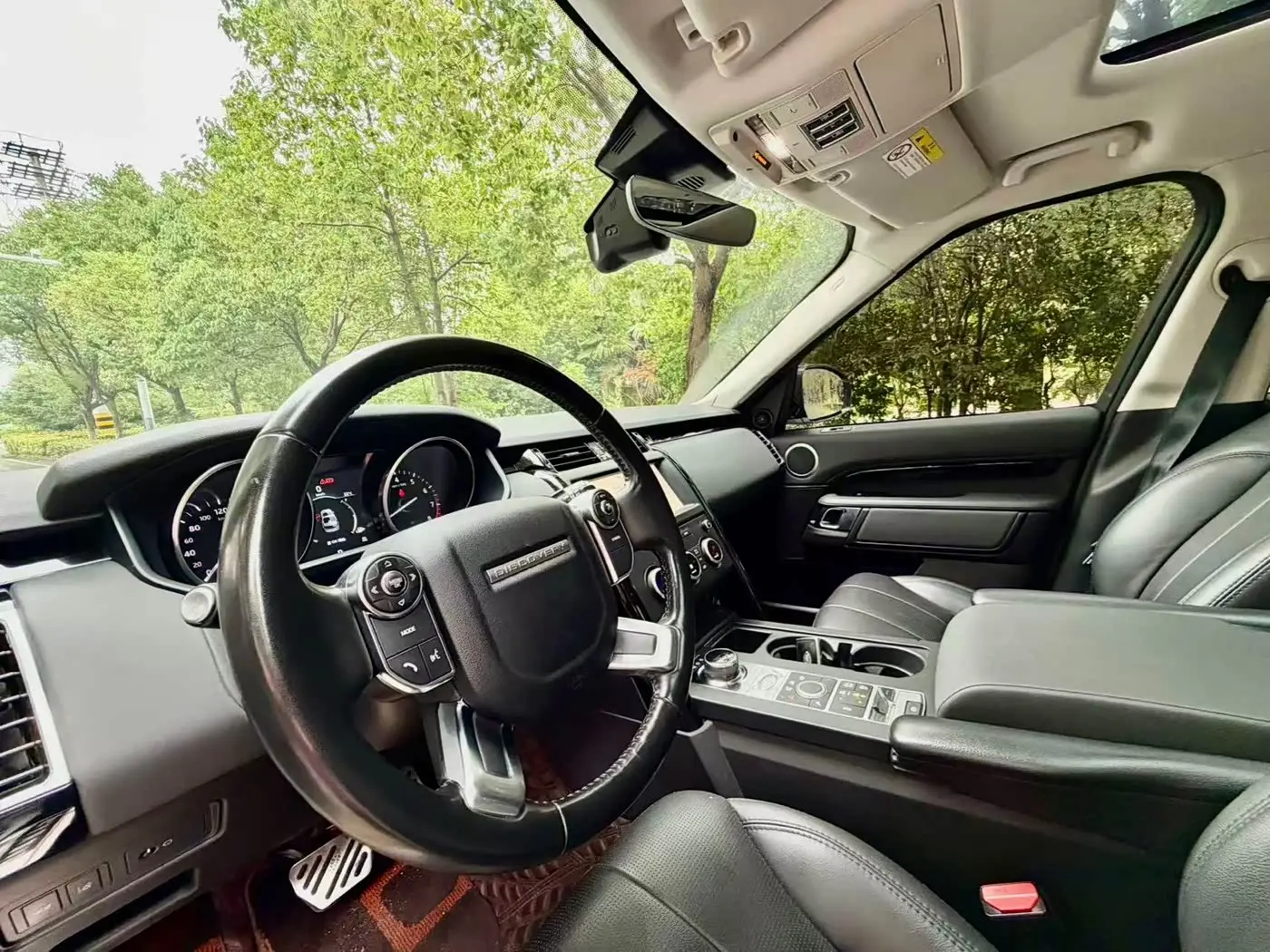 Land Rover Discovery 2019 — Photo 4/10