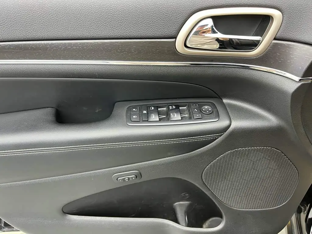 Jeep Grand Cherokee 2019 — Фото 16/20