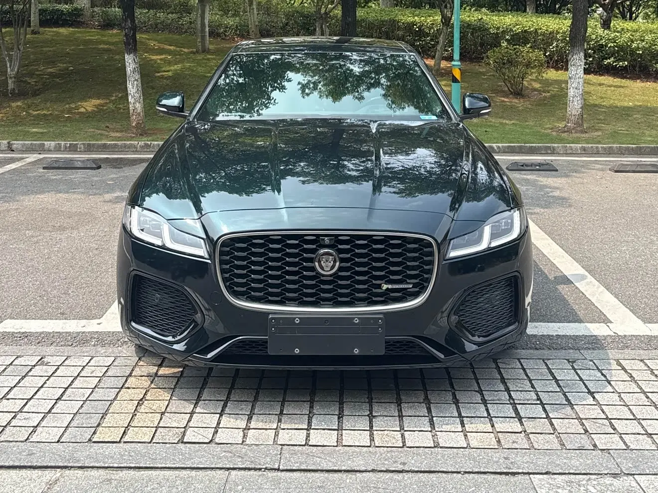 Jaguar XFL 2021 — Photo 1/14