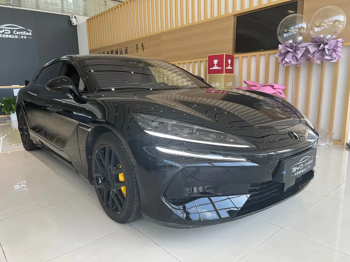 Denza Z9GT 2025 — Photo 3/9