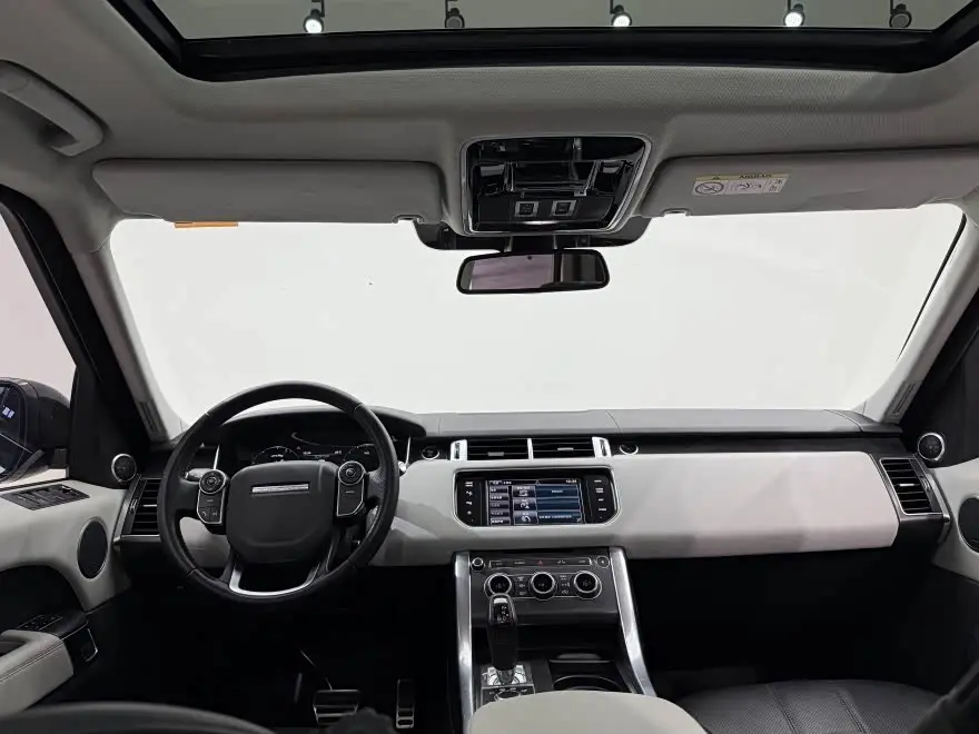 Land Rover Range Rover Sport 2015 — Photo 16/17