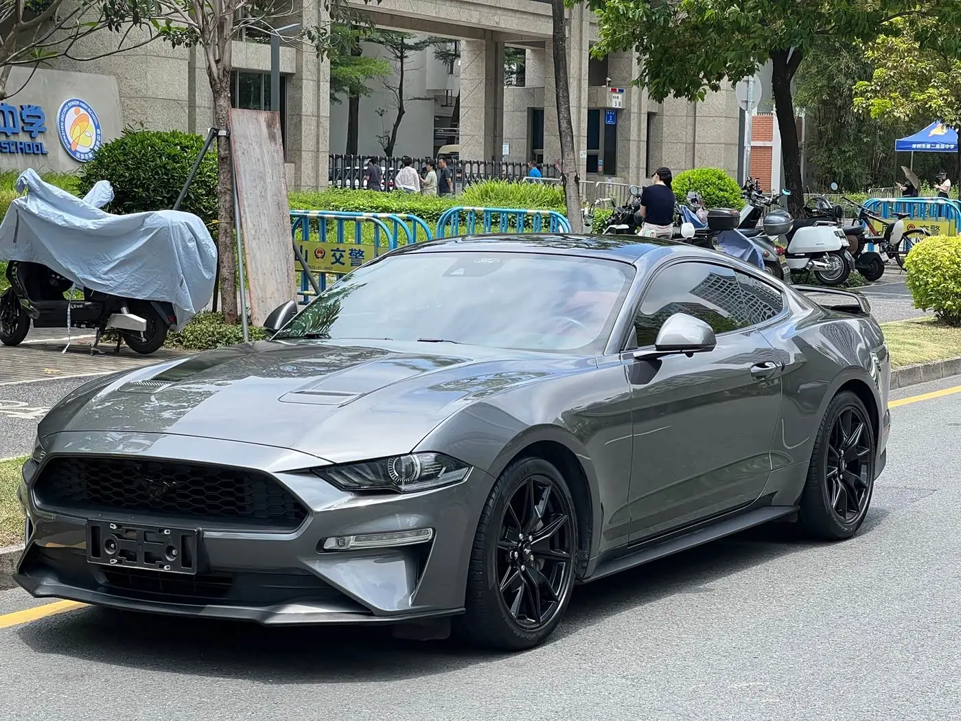Ford Mustang 2021 — ფოტო 1/20