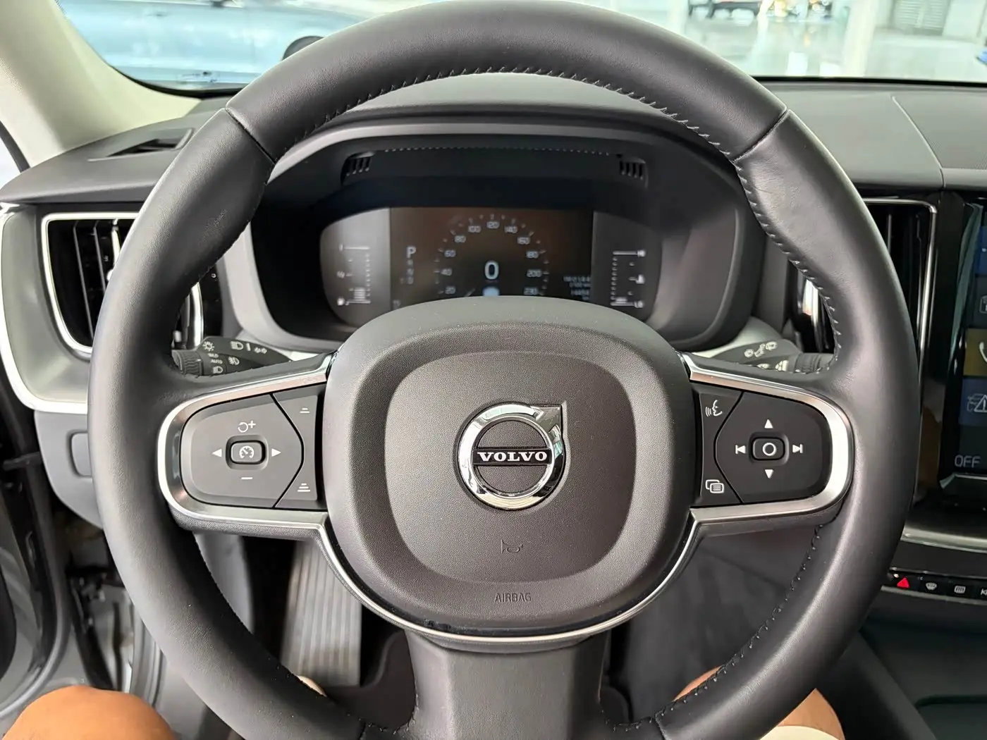 Volvo XC60 2019 — Фото 12/18